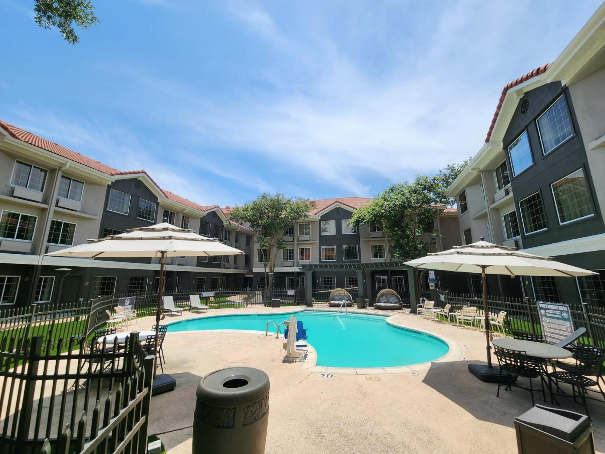 La Quinta By Wyndham Dallas - Addison Galleria Exterior foto