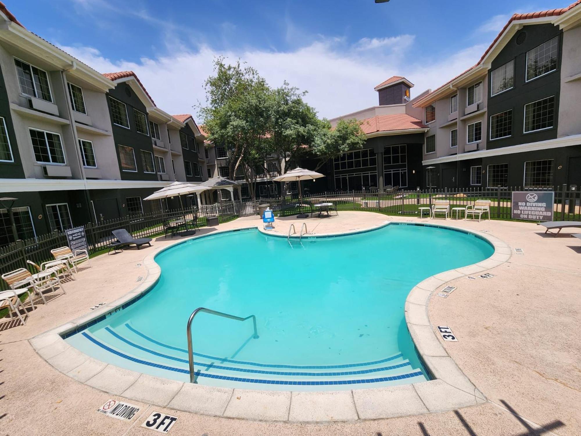 La Quinta By Wyndham Dallas - Addison Galleria Exterior foto